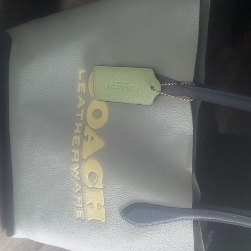 Coach tote - Picture 2 of 4